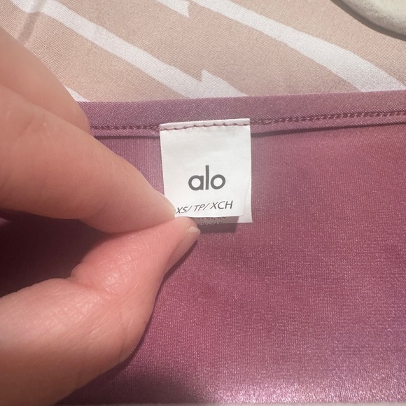 Alo Standout Long Sleeve 95% New - Picture 2 of 2